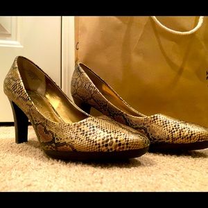 Ann Klein Sane Skin Pumps Size 7